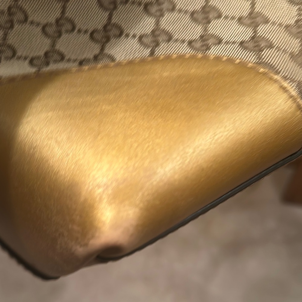 Gucci Cream and Gold Shoulder Bag with Iconic Design - Picture 5 of 14